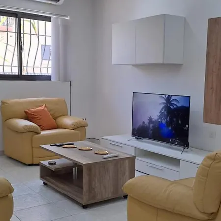 Spacious Getaway In With Terrace & Garage