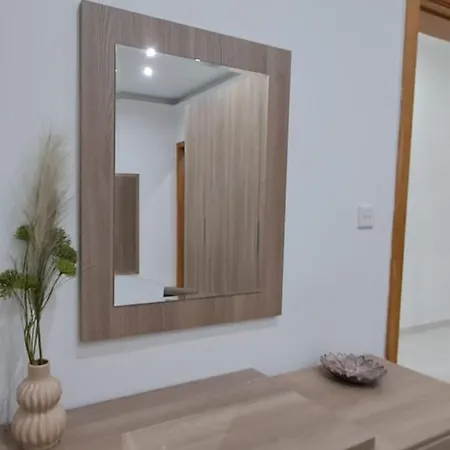 Spacious Getaway In With Terrace & Garage *