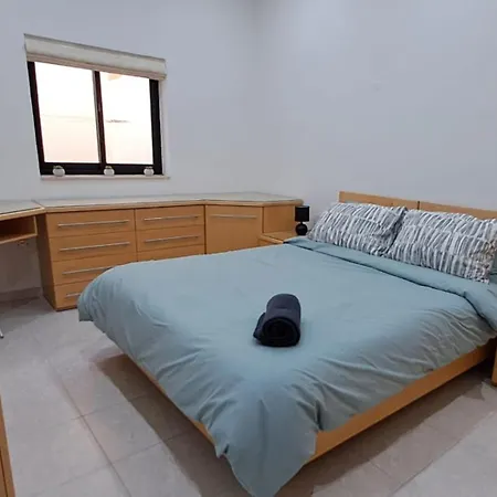 Spacious Getaway In With Terrace & Garage Attard