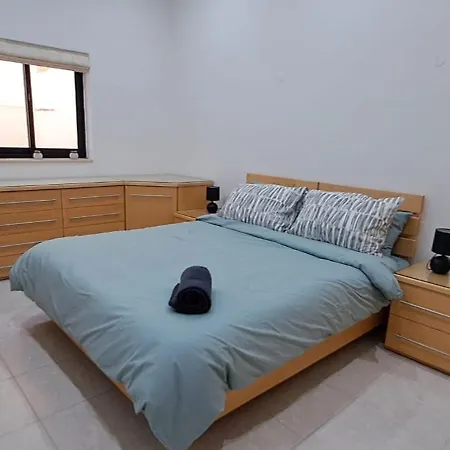 Dom wakacyjny Spacious Getaway In With Terrace & Garage *