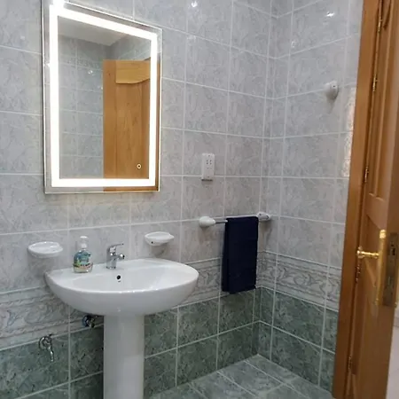 Spacious Getaway In With Terrace & Garage