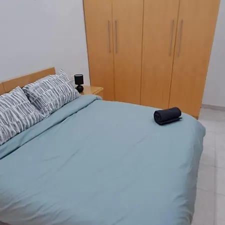 度假居 Spacious Getaway In With Terrace & Garage