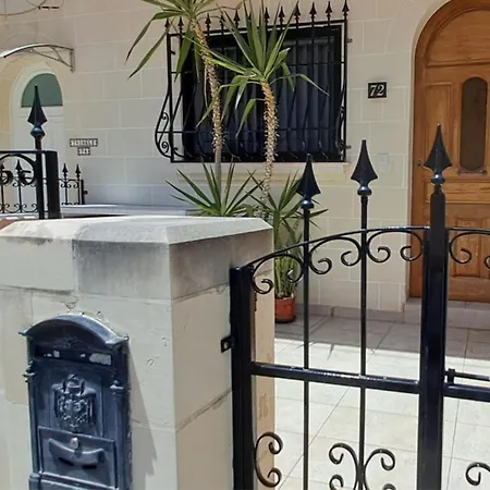 Spacious Getaway In With Terrace & Garage