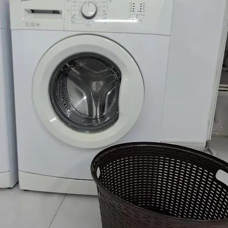 Spacious Getaway In With Terrace & Garage 阿塔德