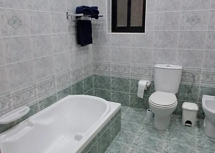 Case de vacanță Spacious Getaway In With Terrace & Garage Attard