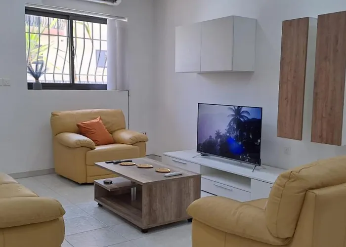 Spacious Getaway In With Terrace & Garage