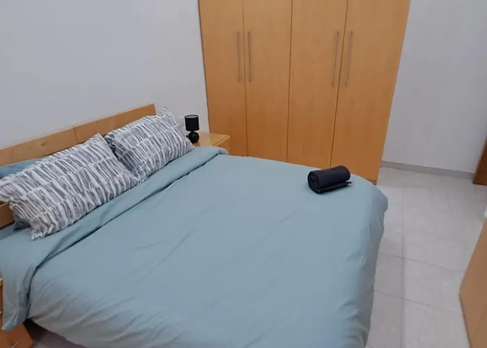 Hébergement de vacances Spacious Getaway In With Terrace & Garage