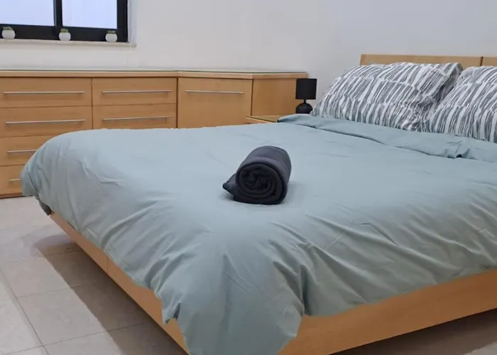 Hébergement de vacances Spacious Getaway In With Terrace & Garage Attard