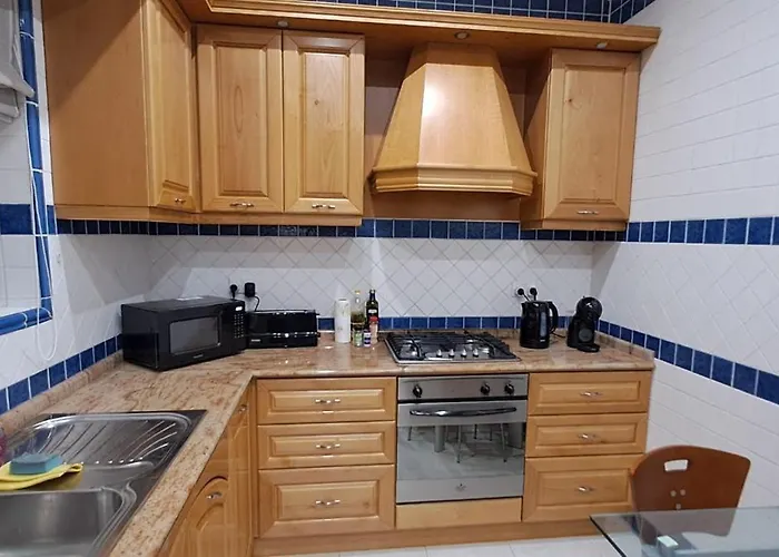 Hébergement de vacances Spacious Getaway In With Terrace & Garage *